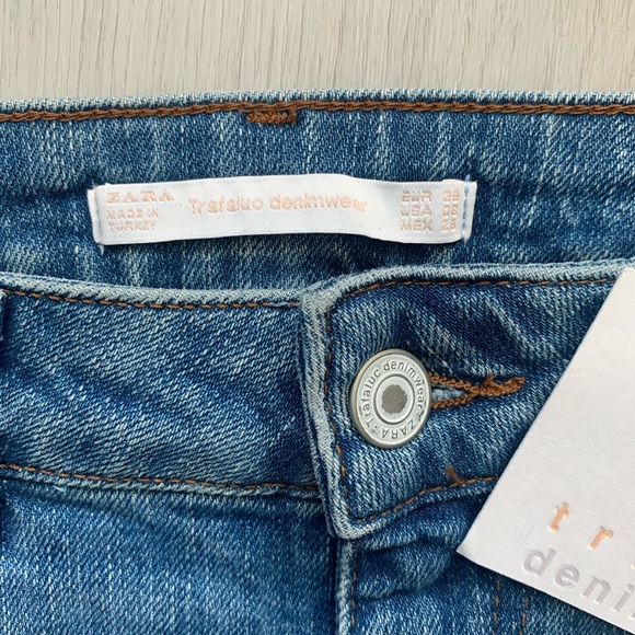 Zara Ripped Jeans (ripped/frayed bottoms) - Picture 2 of 4